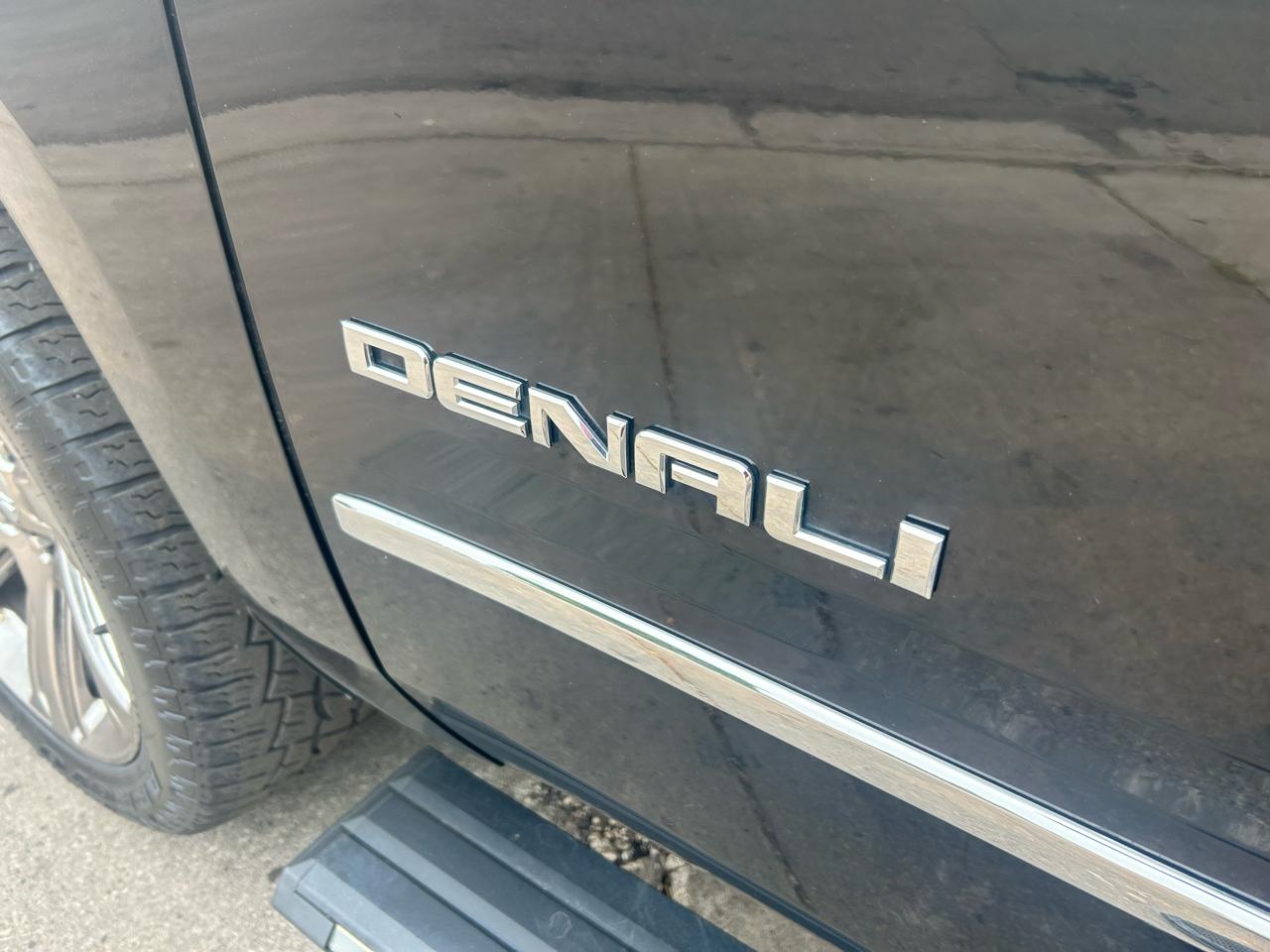 GMC Yukon XL Denali 4WD 2017