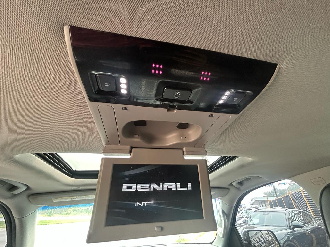 GMC Yukon XL Denali 4WD 2017