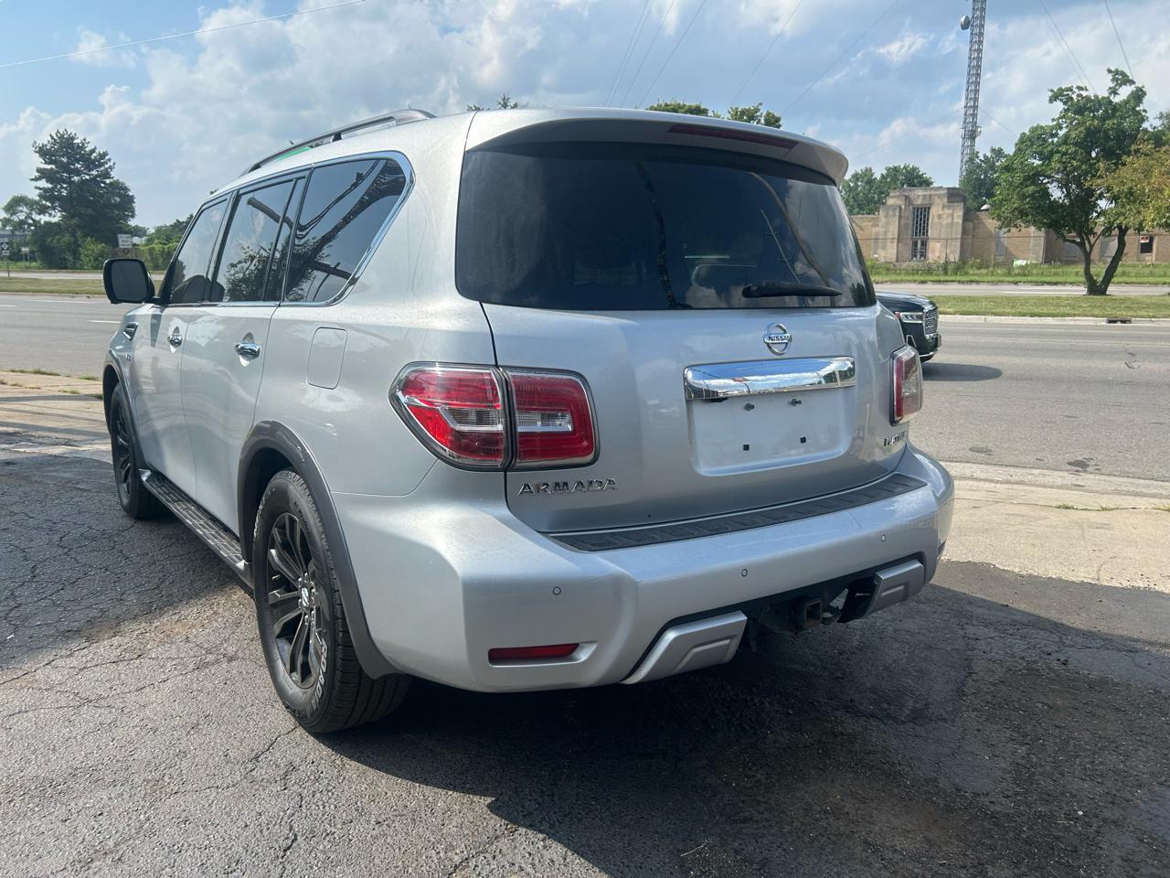 Nissan Armada Platinum 2WD 2017