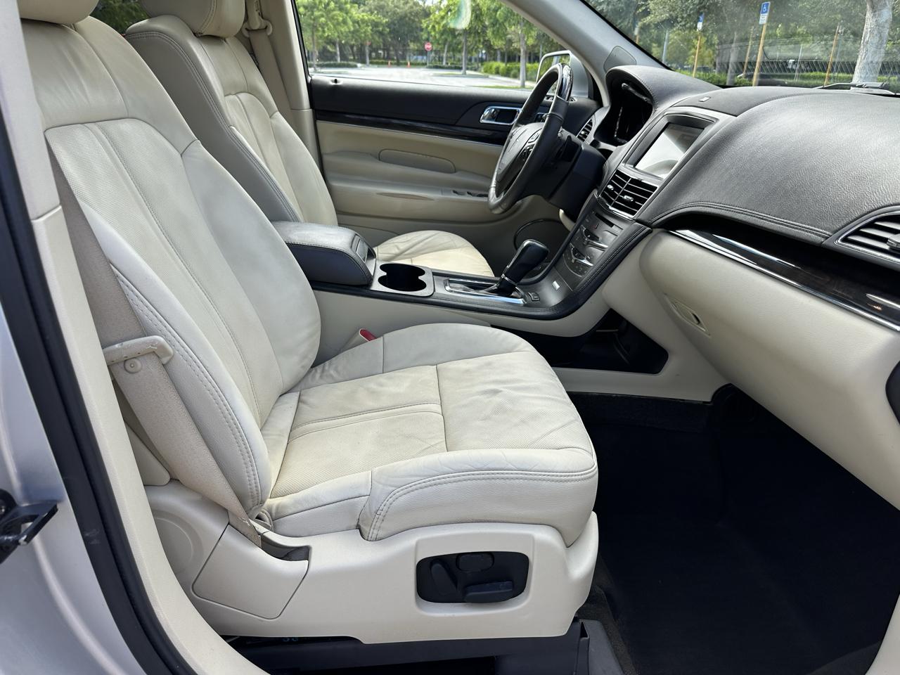 Lincoln MKT 3.5L AWD Standard 2019