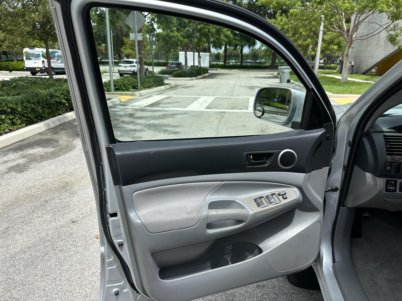 Toyota Tacoma Double 141" PreRunner Auto (Natl) 2006