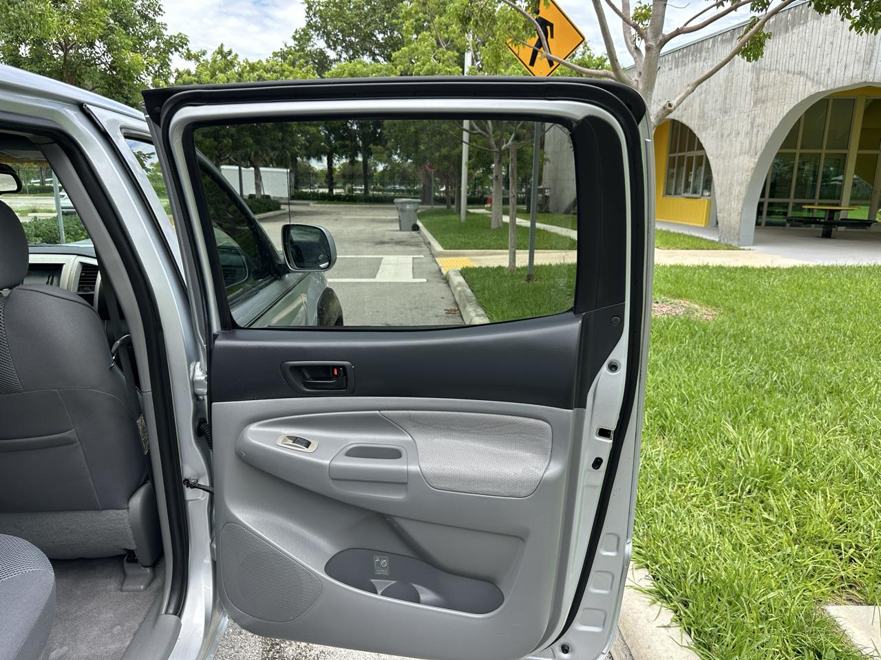 Toyota Tacoma Double 141" PreRunner Auto (Natl) 2006