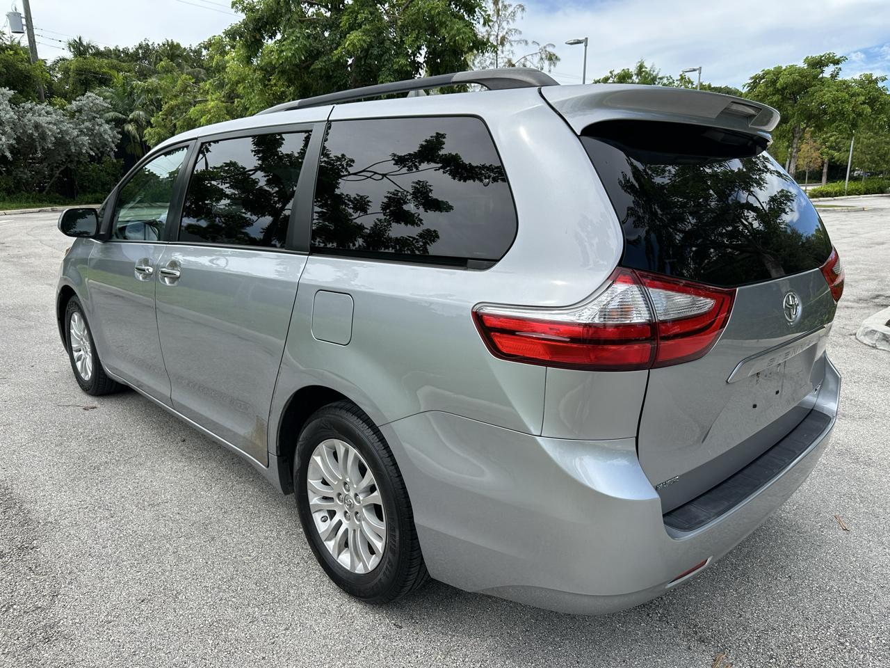 Toyota Sienna 5dr 8-Pass Van XLE Premium FWD (Natl) 2016