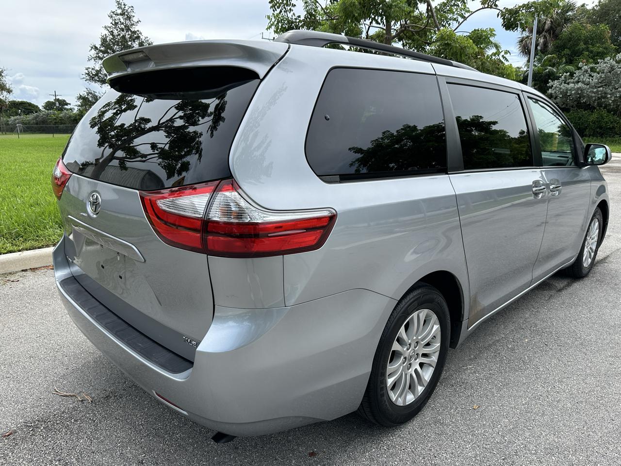 Toyota Sienna 5dr 8-Pass Van XLE Premium FWD (Natl) 2016