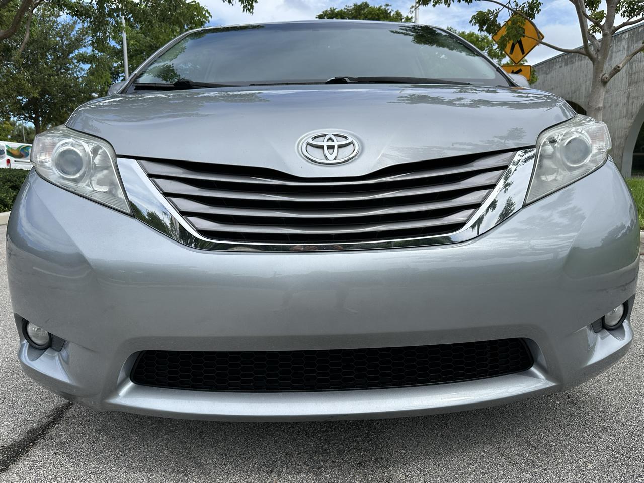 Toyota Sienna 5dr 8-Pass Van XLE Premium FWD (Natl) 2016