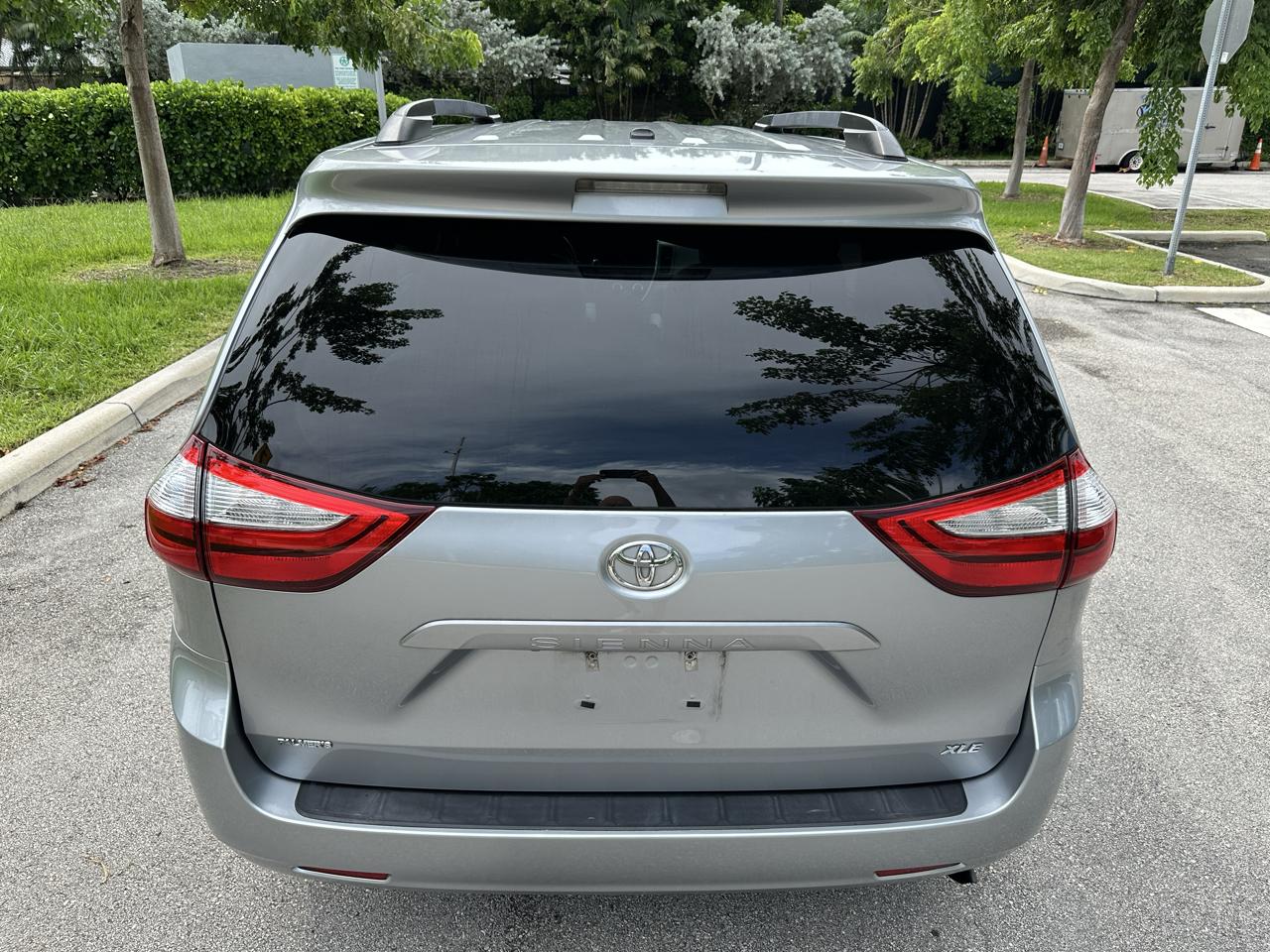 Toyota Sienna 5dr 8-Pass Van XLE Premium FWD (Natl) 2016