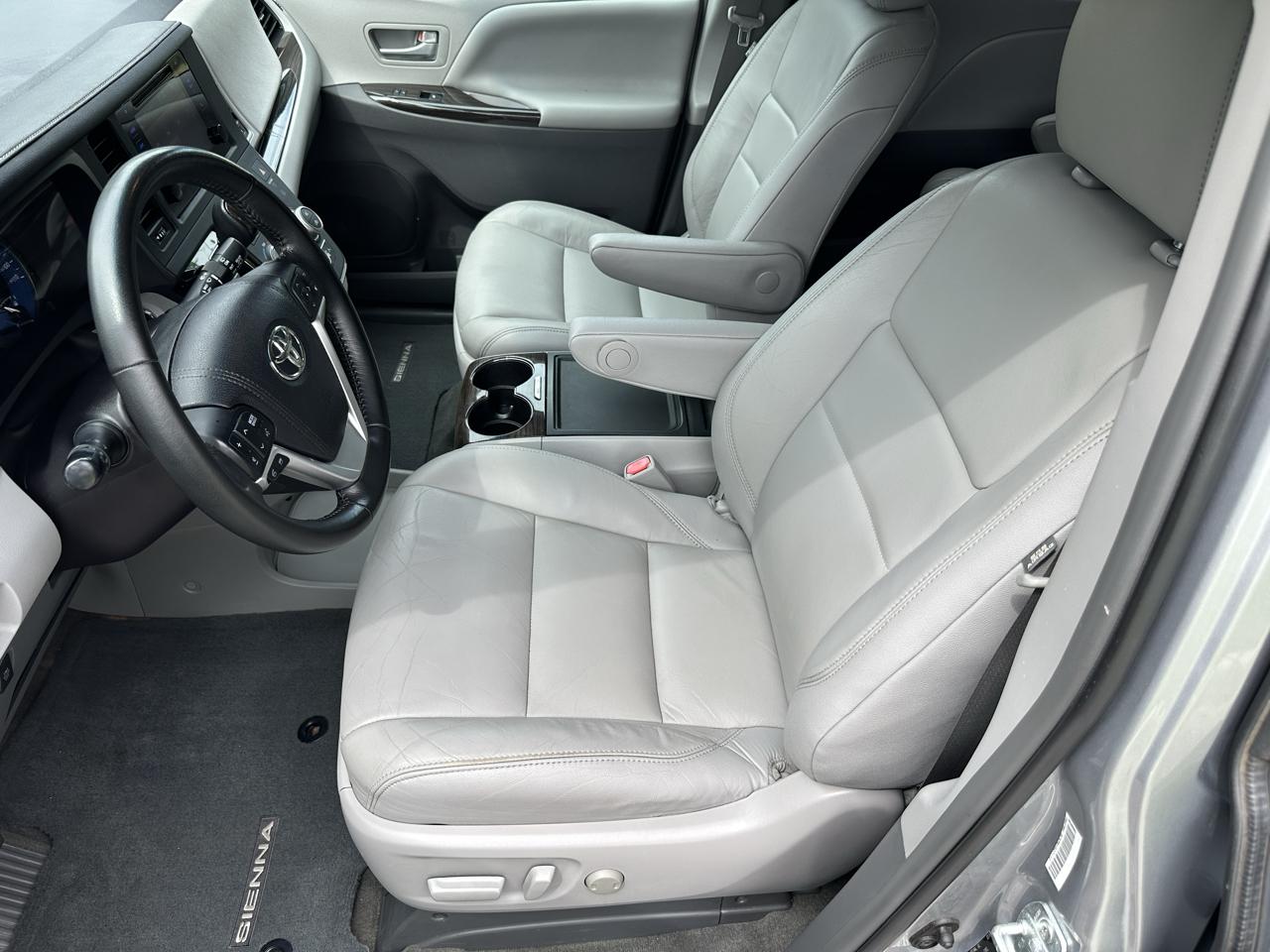 Toyota Sienna 5dr 8-Pass Van XLE Premium FWD (Natl) 2016