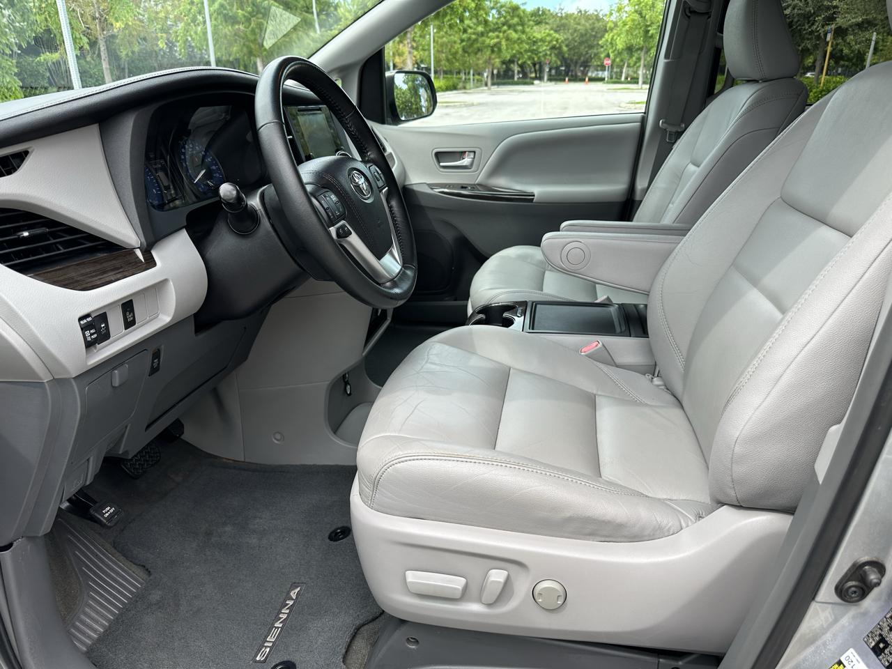 Toyota Sienna 5dr 8-Pass Van XLE Premium FWD (Natl) 2016