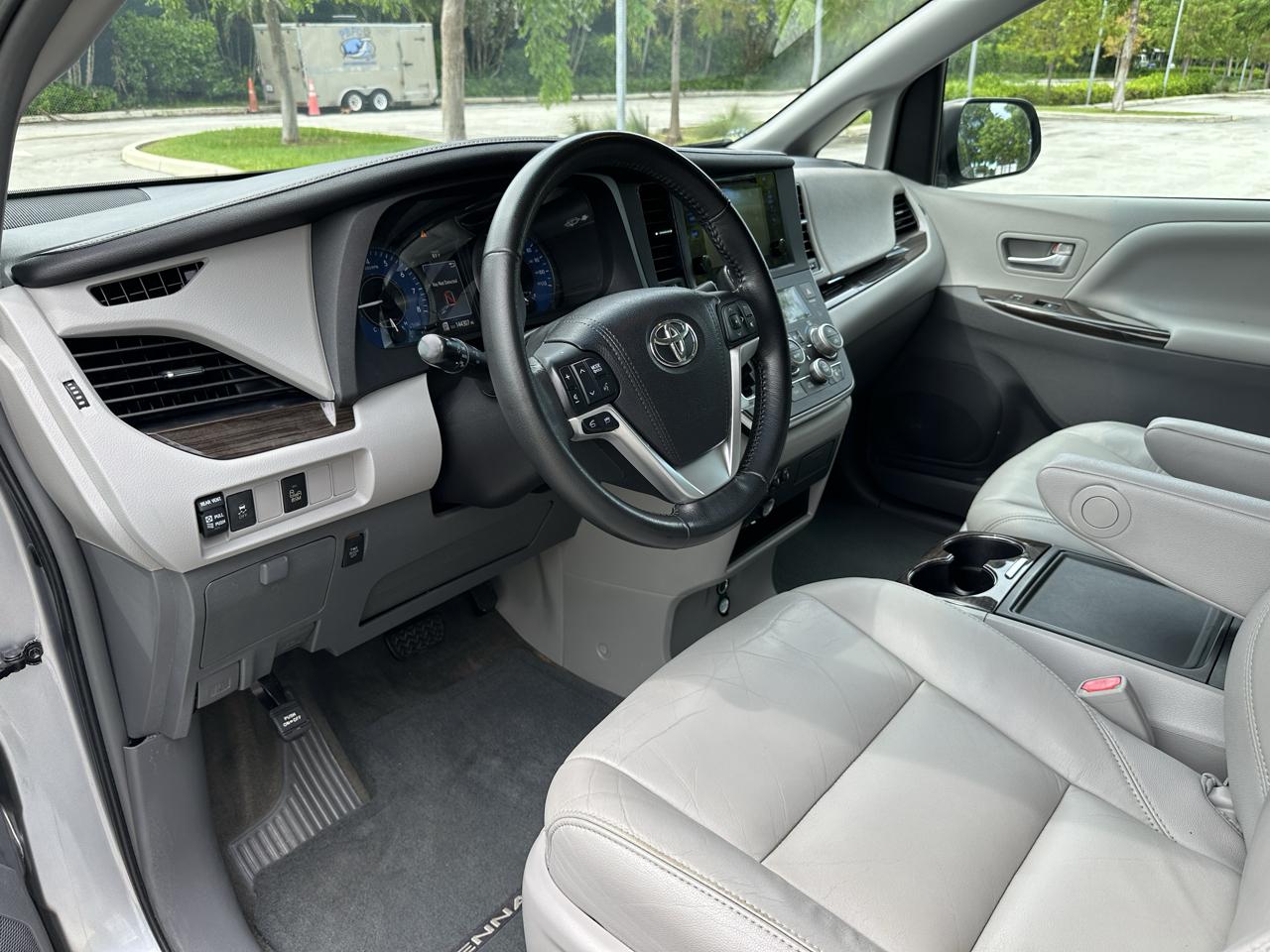Toyota Sienna 5dr 8-Pass Van XLE Premium FWD (Natl) 2016