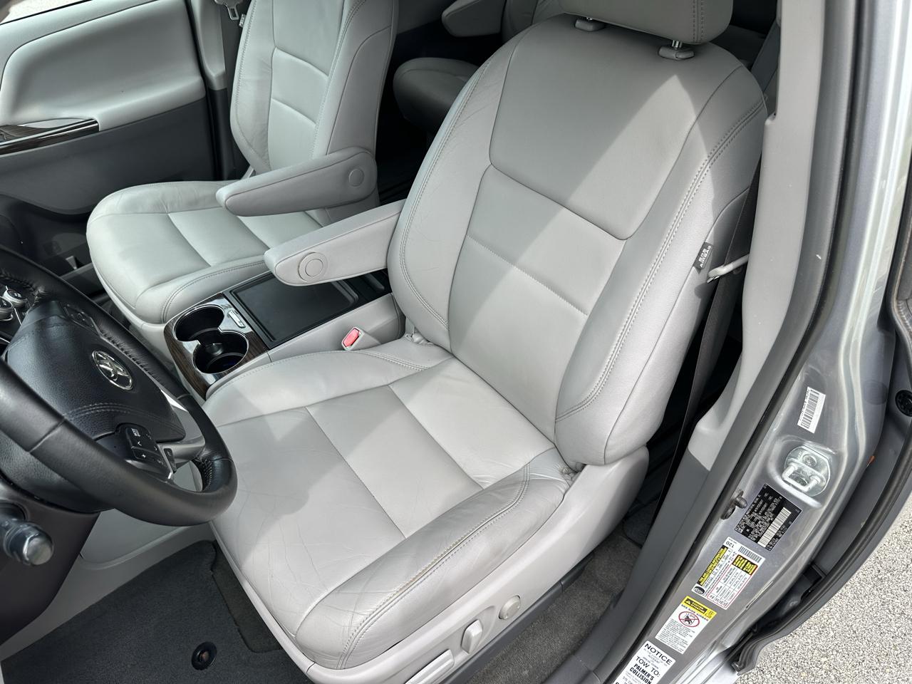 Toyota Sienna 5dr 8-Pass Van XLE Premium FWD (Natl) 2016