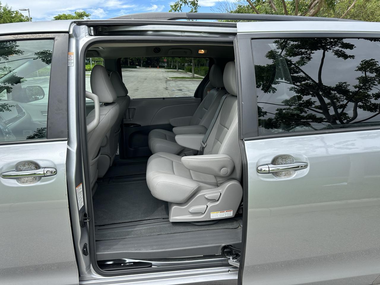 Toyota Sienna 5dr 8-Pass Van XLE Premium FWD (Natl) 2016