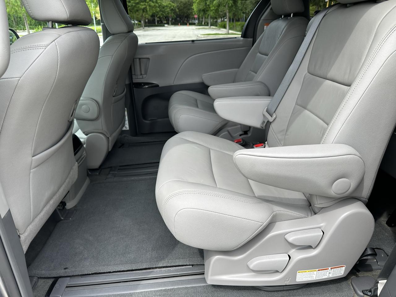 Toyota Sienna 5dr 8-Pass Van XLE Premium FWD (Natl) 2016