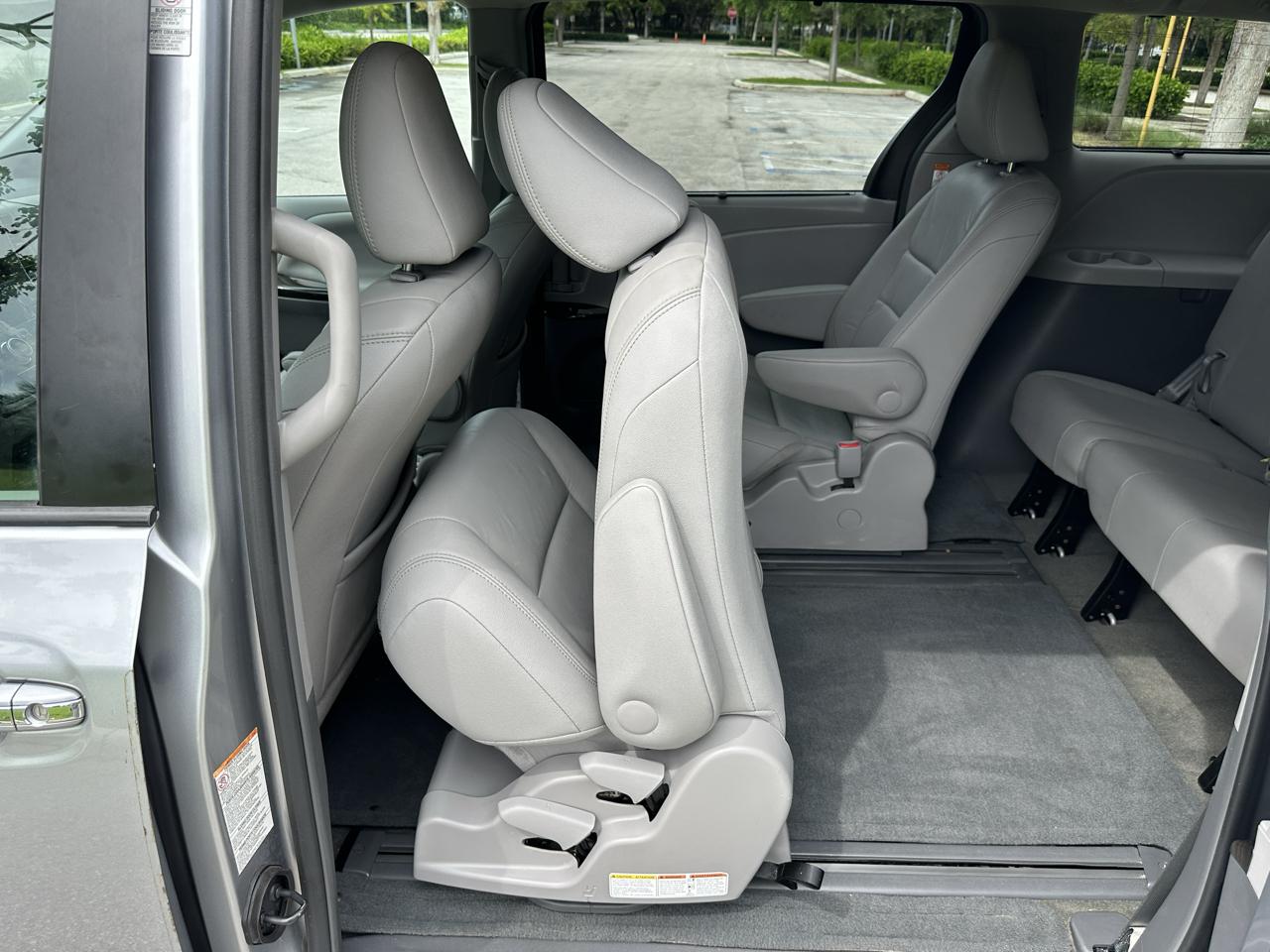 Toyota Sienna 5dr 8-Pass Van XLE Premium FWD (Natl) 2016