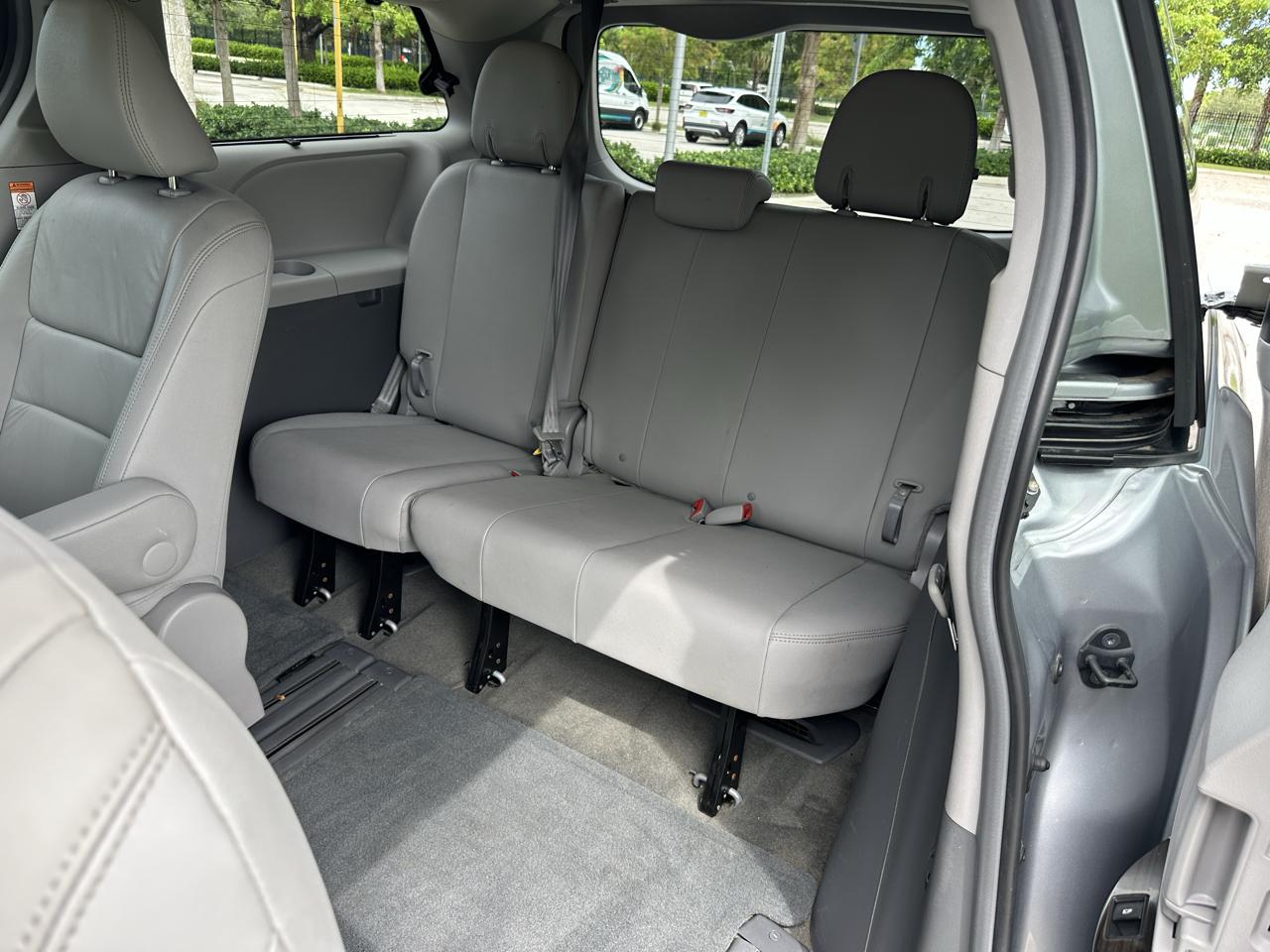Toyota Sienna 5dr 8-Pass Van XLE Premium FWD (Natl) 2016