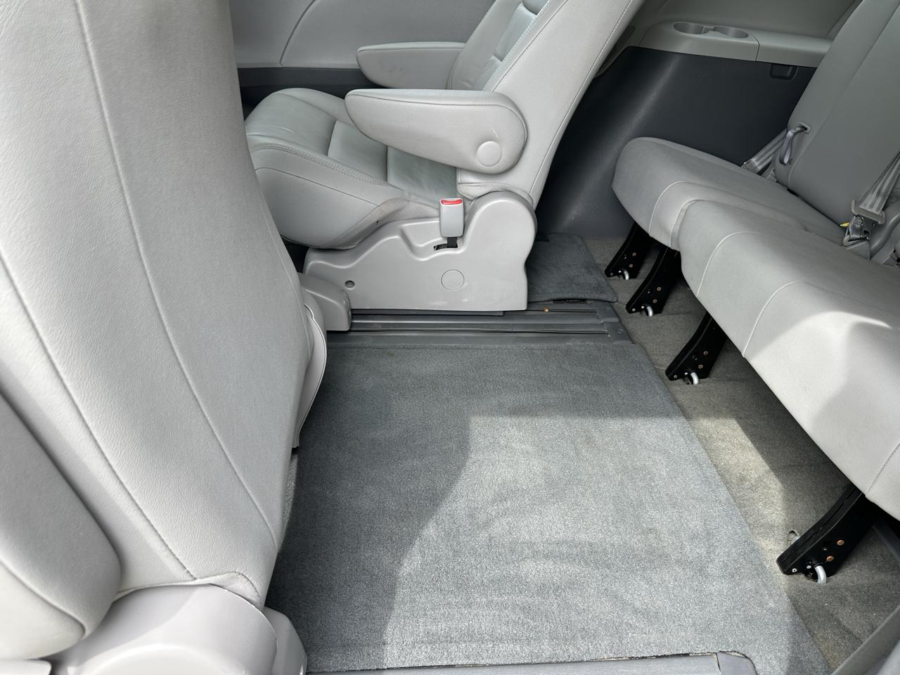 Toyota Sienna 5dr 8-Pass Van XLE Premium FWD (Natl) 2016