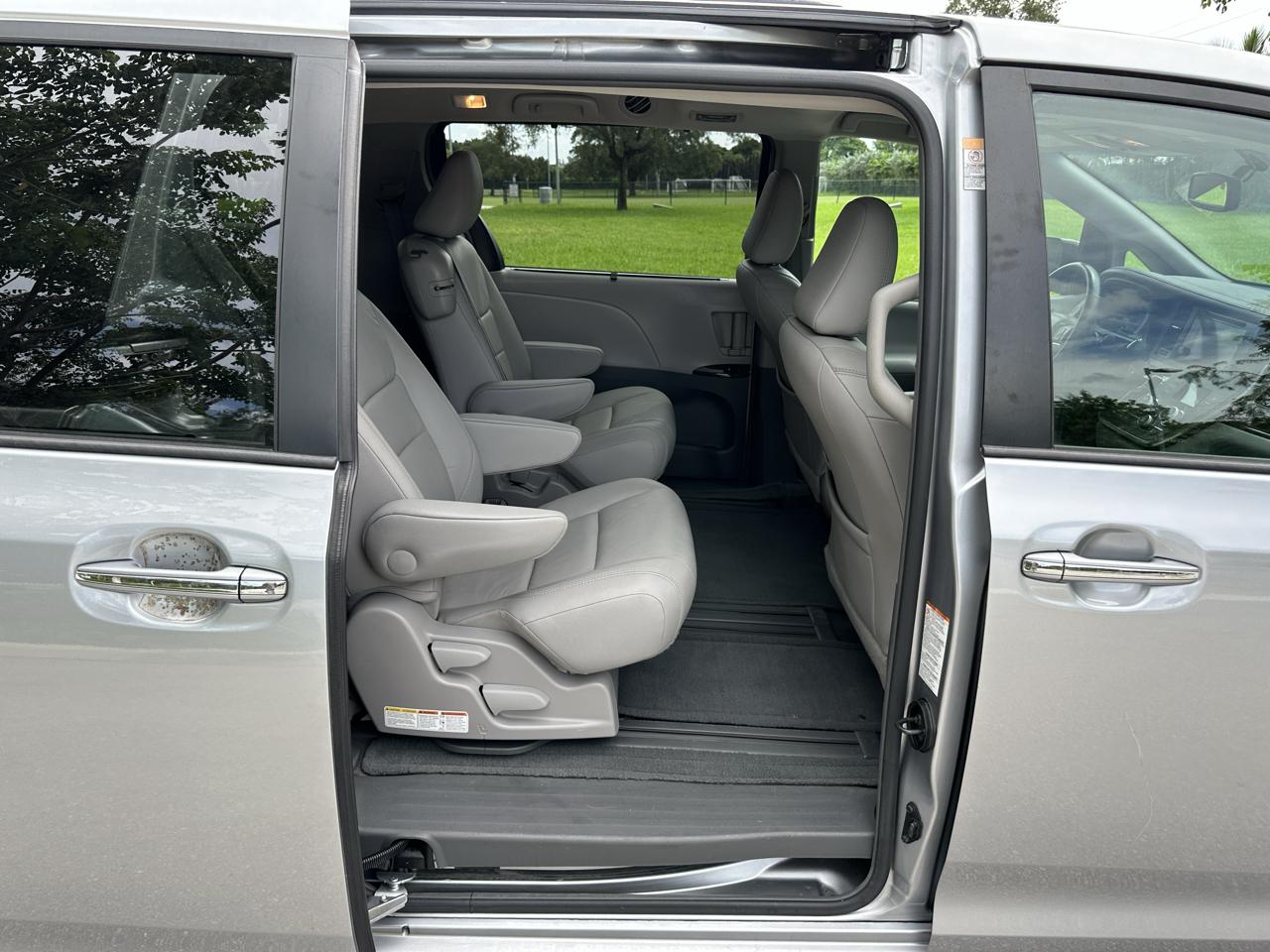 Toyota Sienna 5dr 8-Pass Van XLE Premium FWD (Natl) 2016