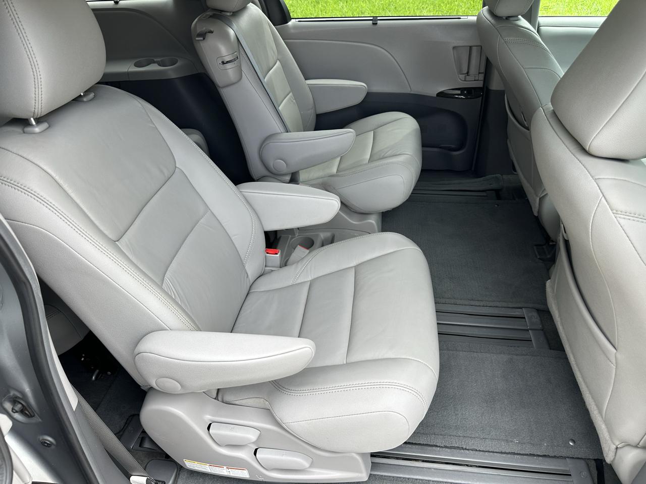 Toyota Sienna 5dr 8-Pass Van XLE Premium FWD (Natl) 2016