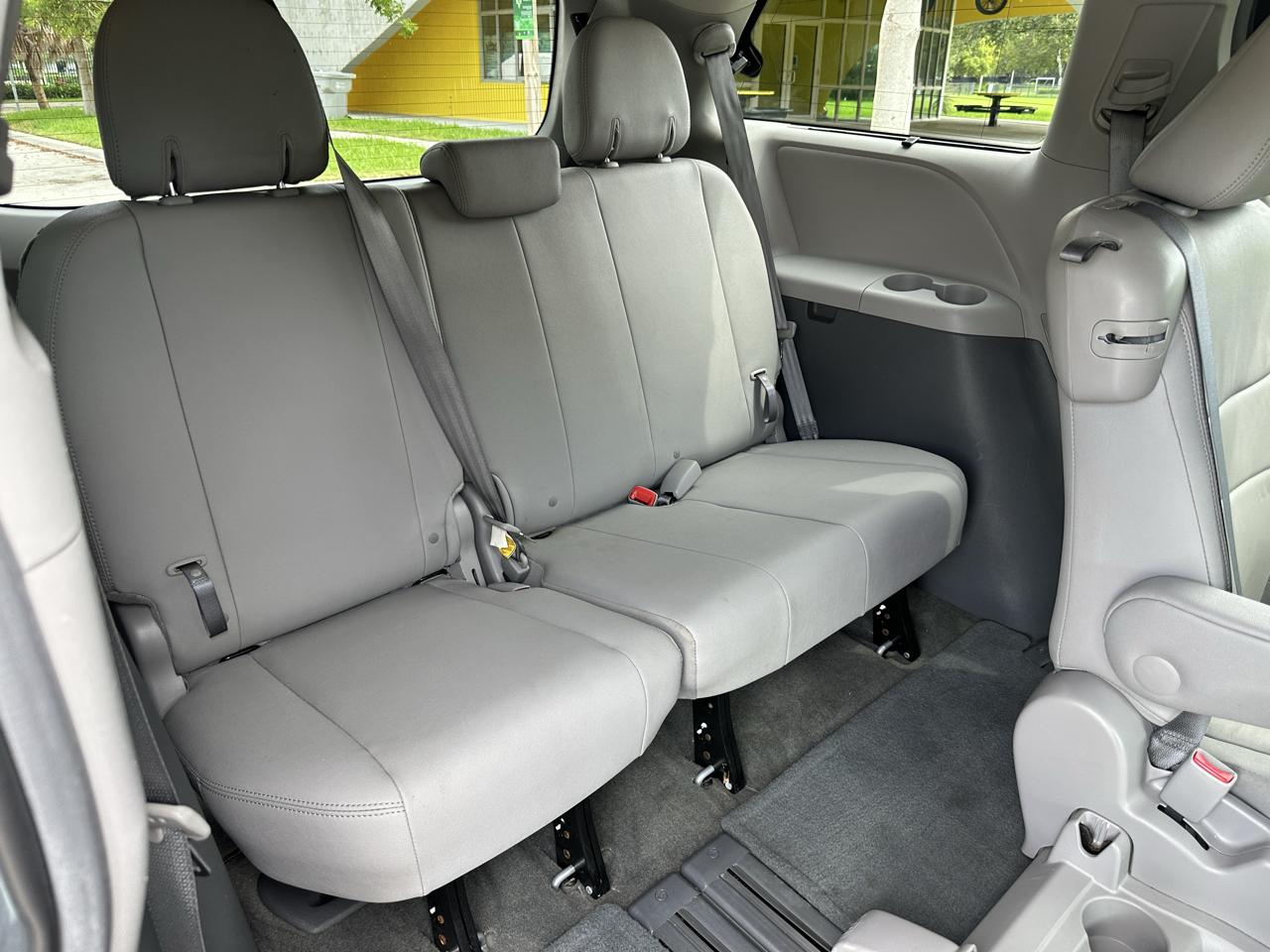 Toyota Sienna 5dr 8-Pass Van XLE Premium FWD (Natl) 2016