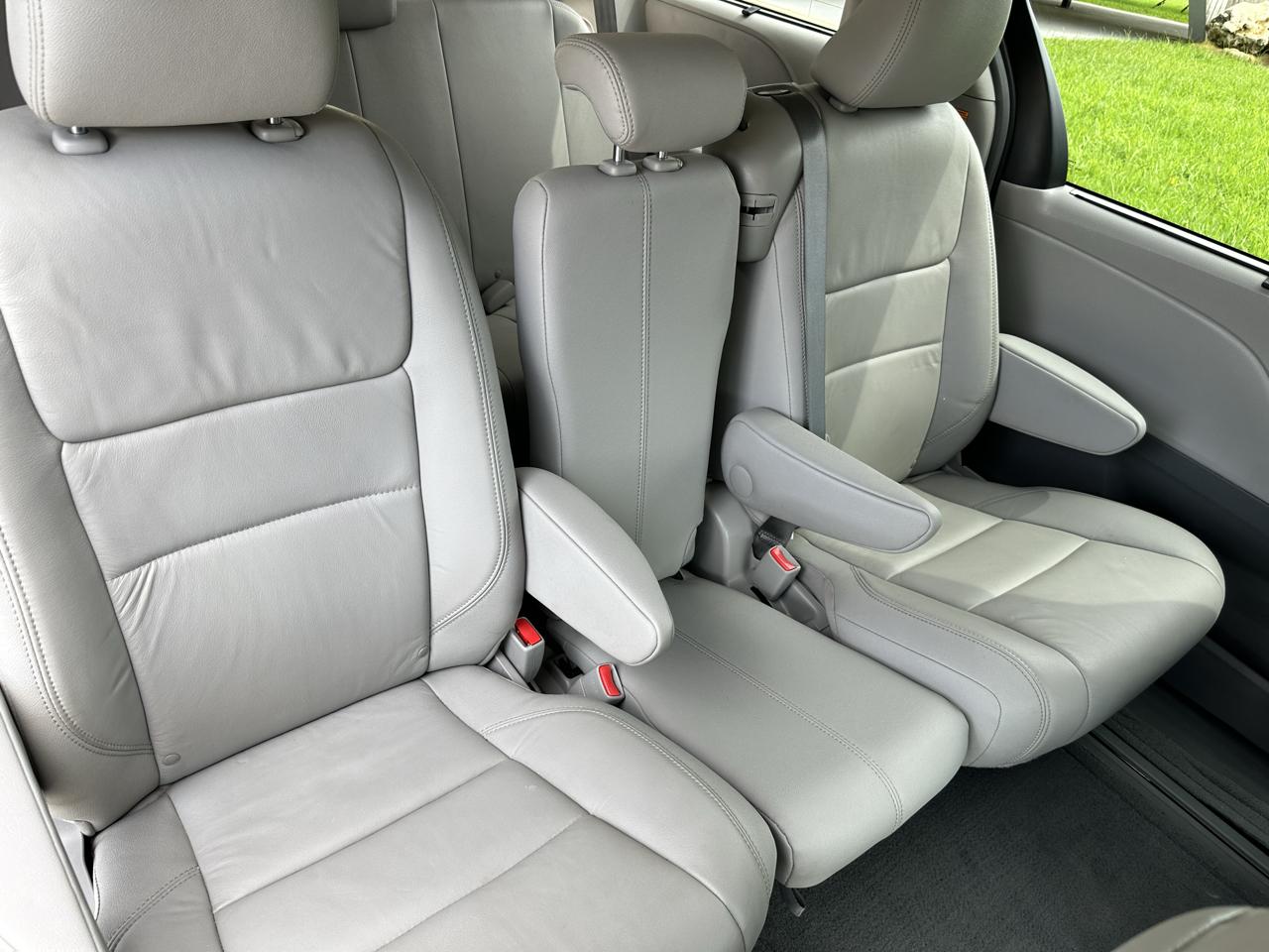 Toyota Sienna 5dr 8-Pass Van XLE Premium FWD (Natl) 2016