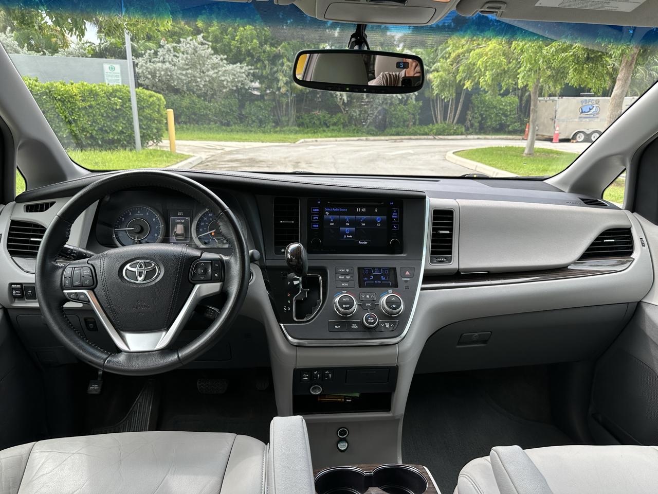 Toyota Sienna 5dr 8-Pass Van XLE Premium FWD (Natl) 2016