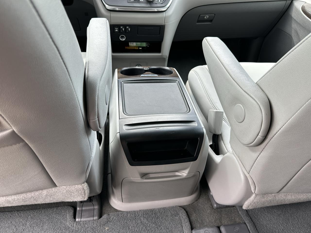 Toyota Sienna 5dr 8-Pass Van XLE Premium FWD (Natl) 2016