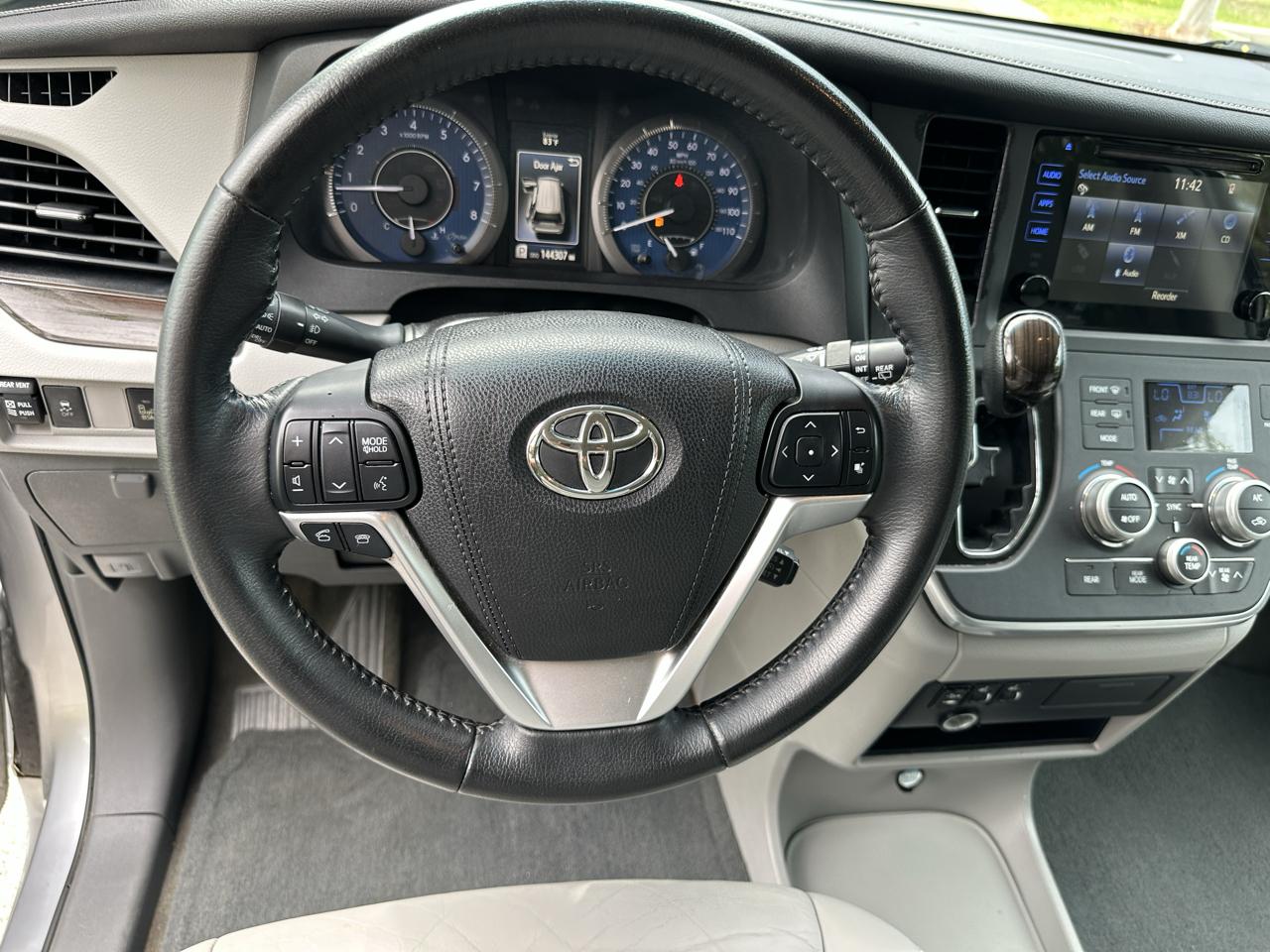 Toyota Sienna 5dr 8-Pass Van XLE Premium FWD (Natl) 2016