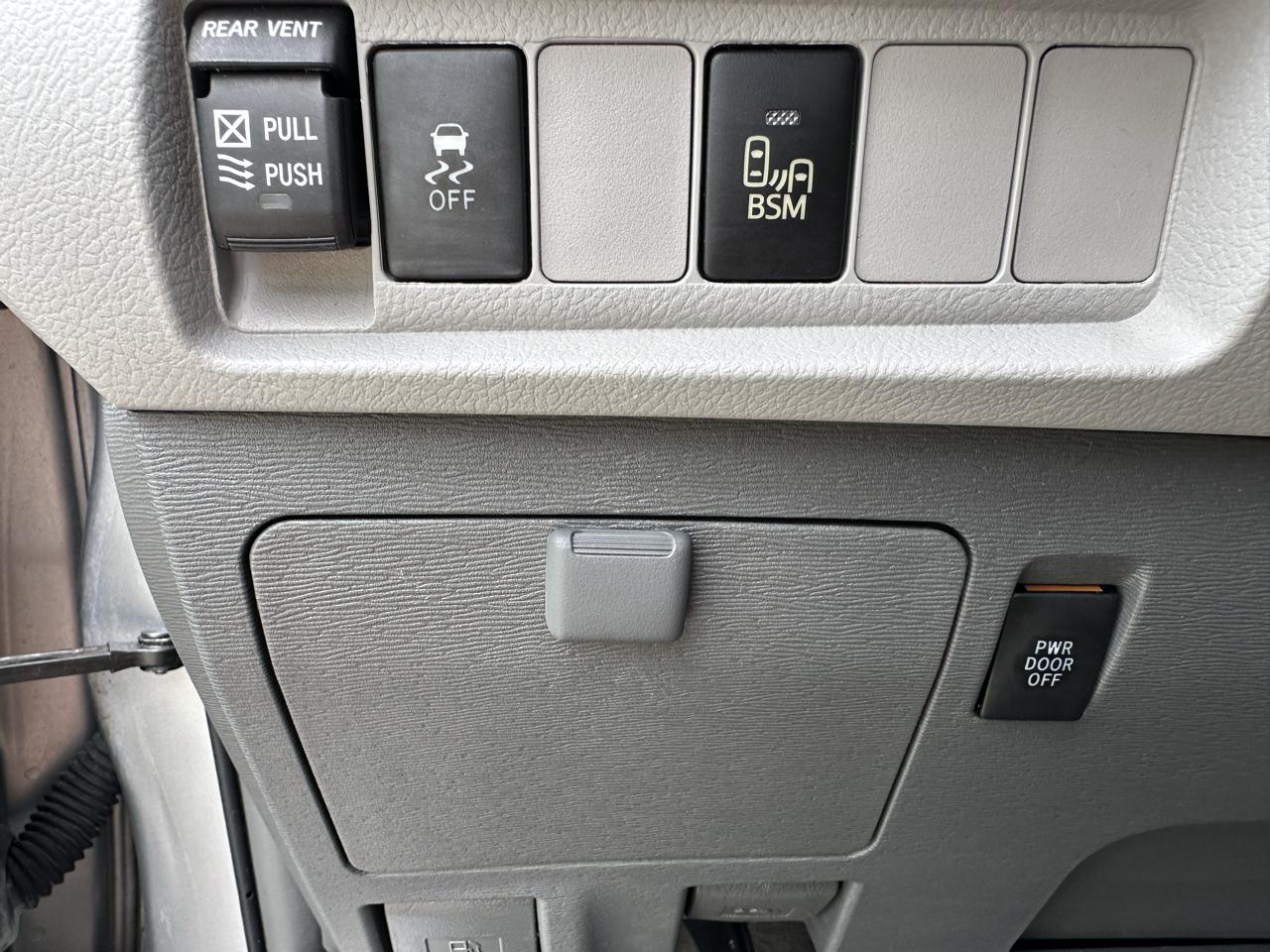 Toyota Sienna 5dr 8-Pass Van XLE Premium FWD (Natl) 2016