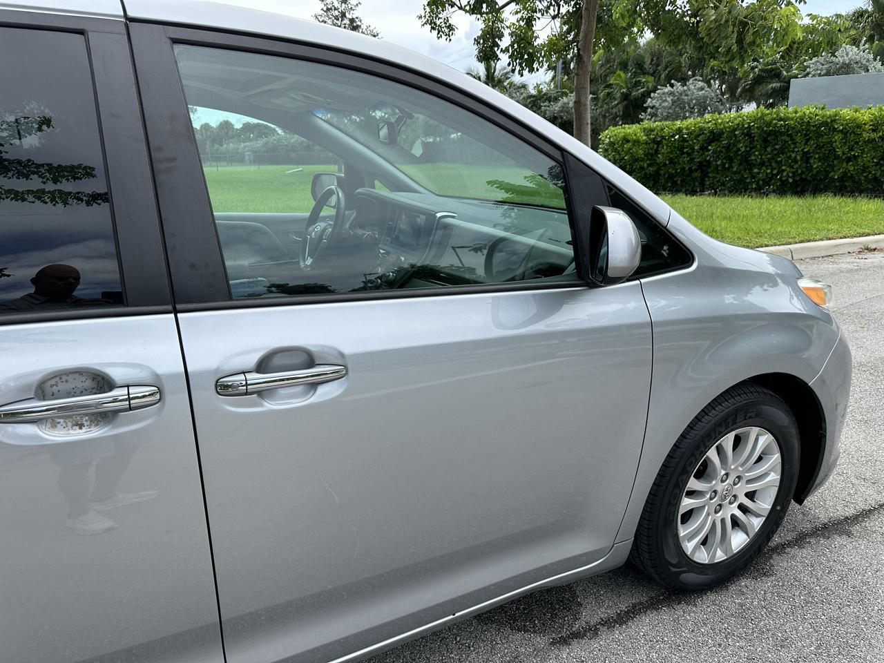 Toyota Sienna 5dr 8-Pass Van XLE Premium FWD (Natl) 2016