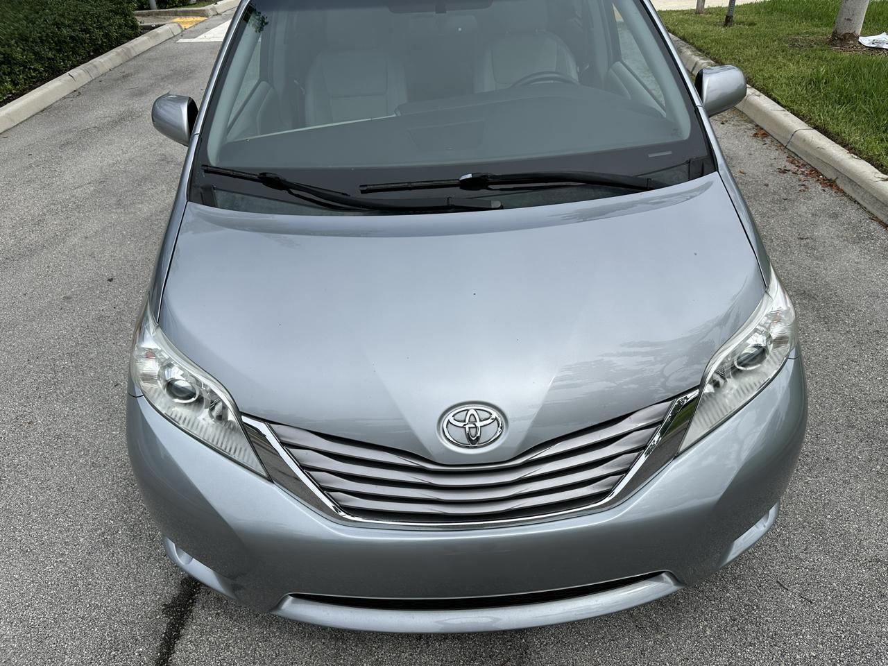 Toyota Sienna 5dr 8-Pass Van XLE Premium FWD (Natl) 2016