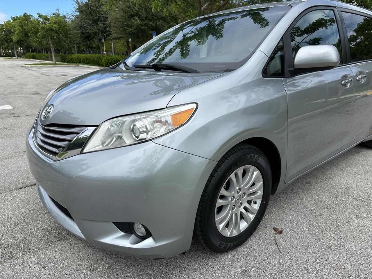 Toyota Sienna 5dr 8-Pass Van XLE Premium FWD (Natl) 2016