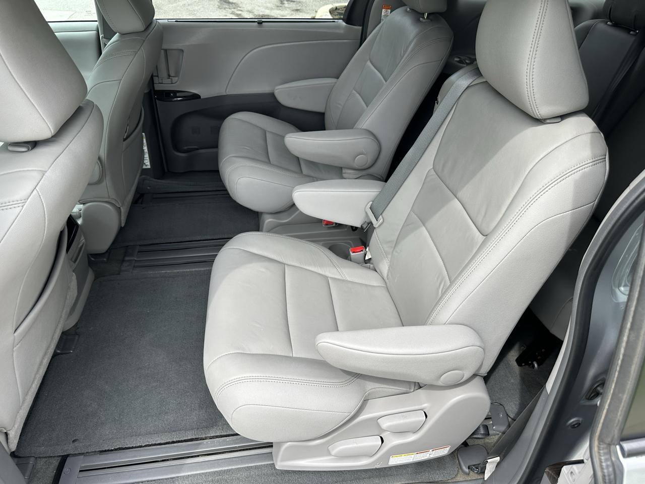 Toyota Sienna 5dr 8-Pass Van XLE Premium FWD (Natl) 2016