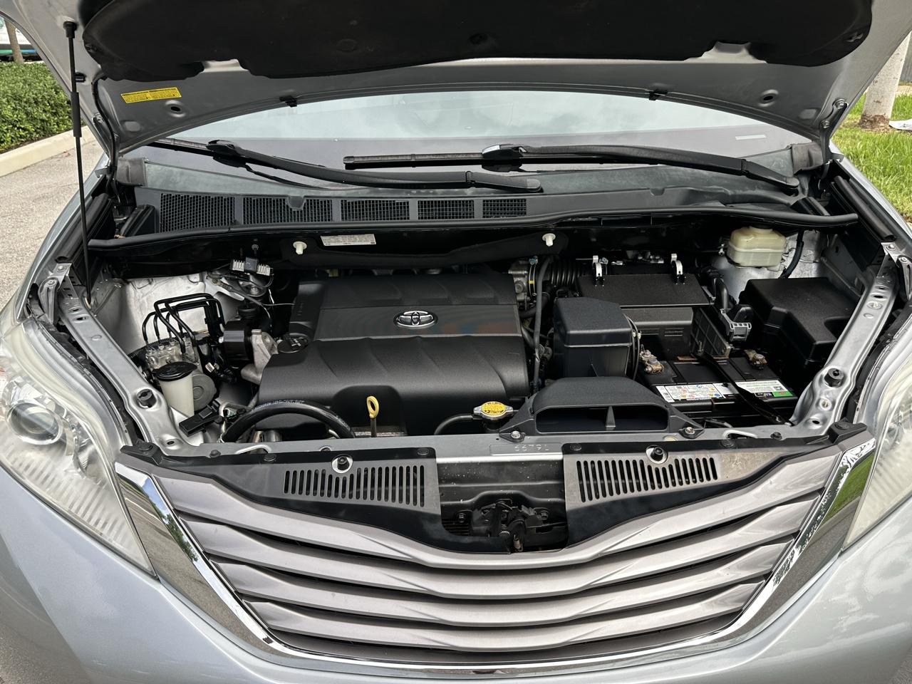 Toyota Sienna 5dr 8-Pass Van XLE Premium FWD (Natl) 2016