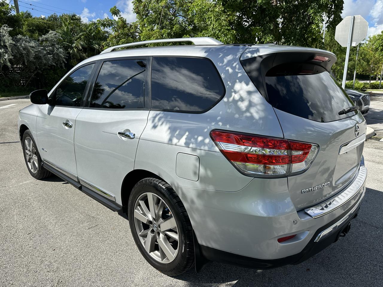 Nissan Pathfinder 2WD 4dr Platinum Hybrid 2014