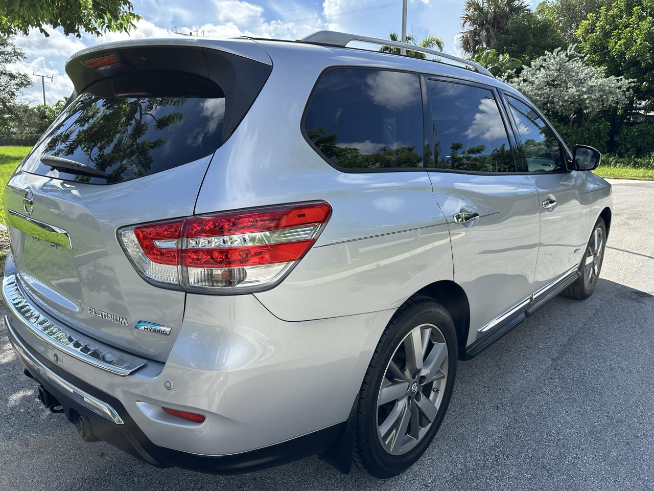 Nissan Pathfinder 2WD 4dr Platinum Hybrid 2014