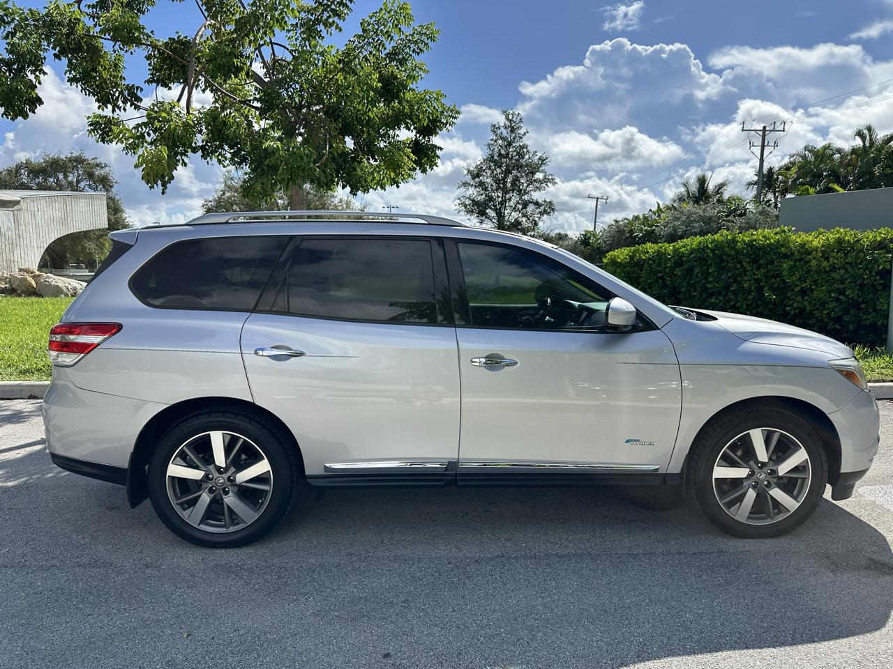 Nissan Pathfinder 2WD 4dr Platinum Hybrid 2014