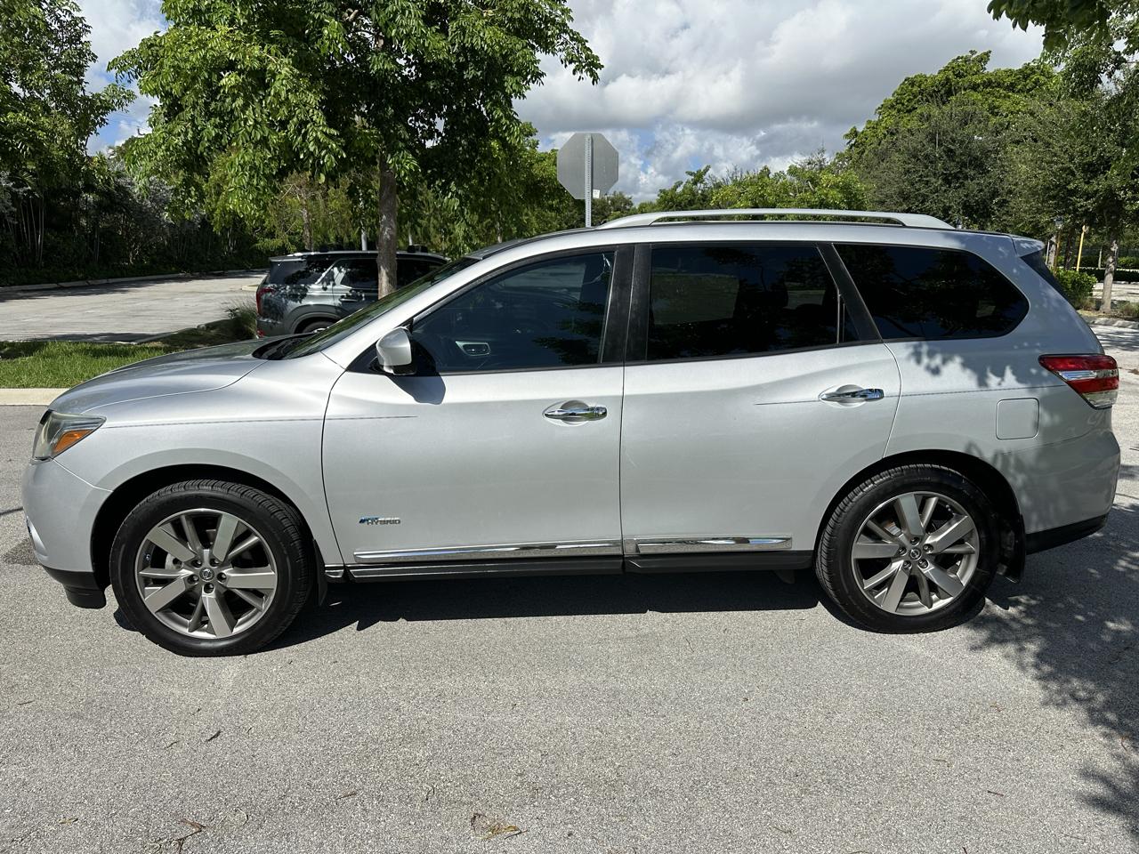 Nissan Pathfinder 2WD 4dr Platinum Hybrid 2014