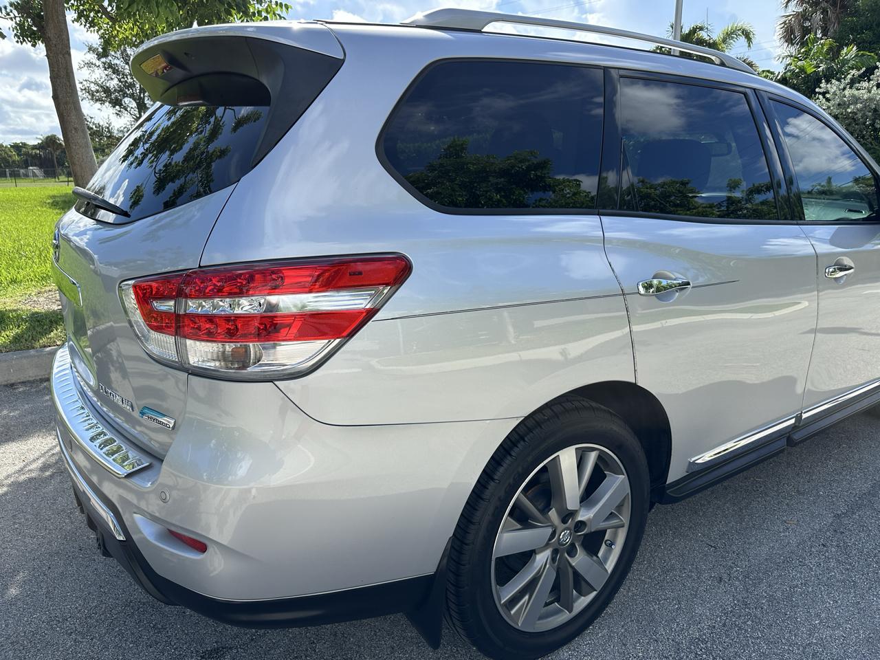 Nissan Pathfinder 2WD 4dr Platinum Hybrid 2014