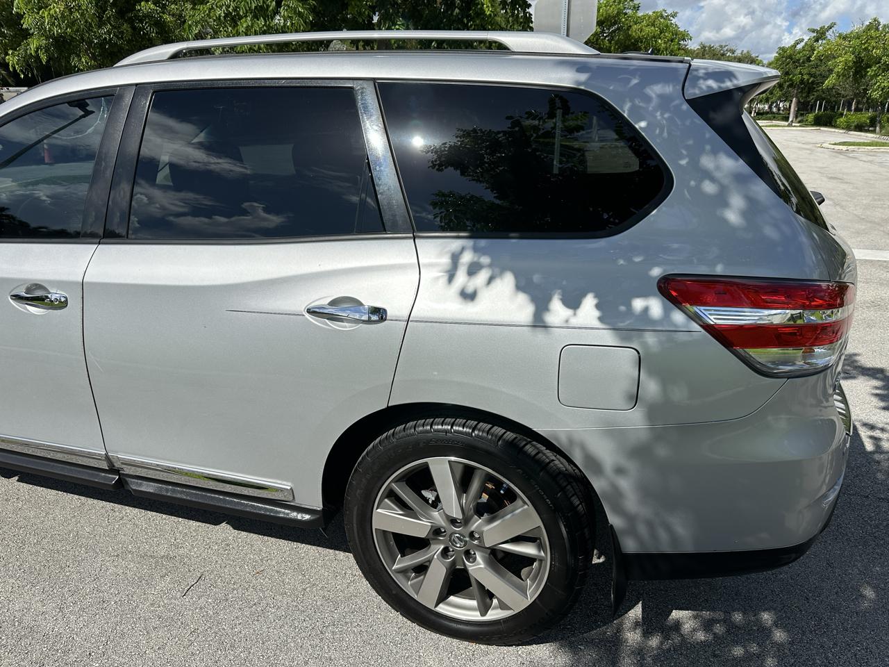 Nissan Pathfinder 2WD 4dr Platinum Hybrid 2014
