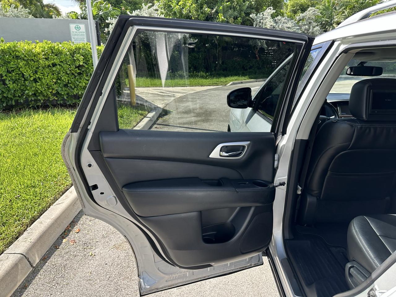 Nissan Pathfinder 2WD 4dr Platinum Hybrid 2014