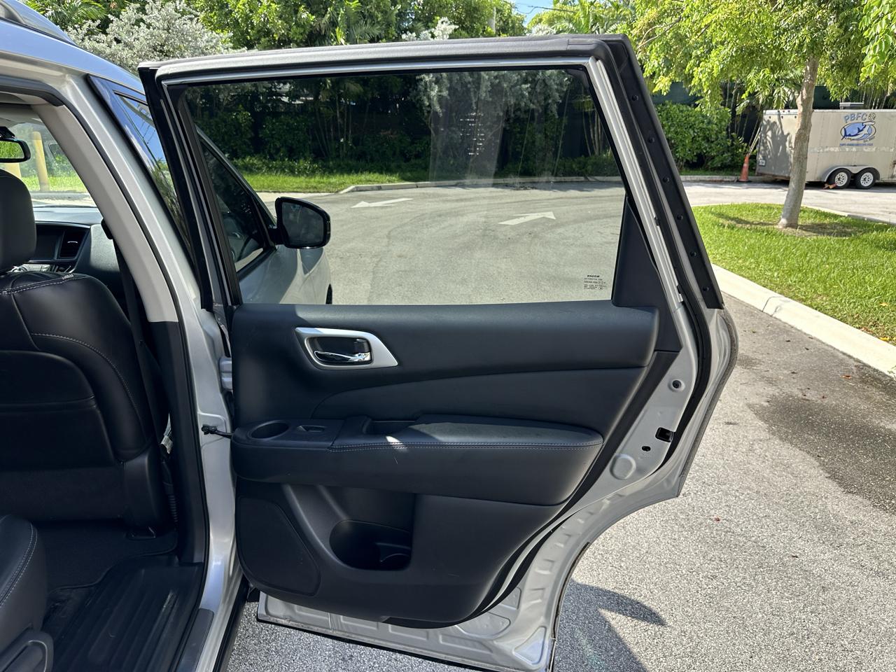 Nissan Pathfinder 2WD 4dr Platinum Hybrid 2014