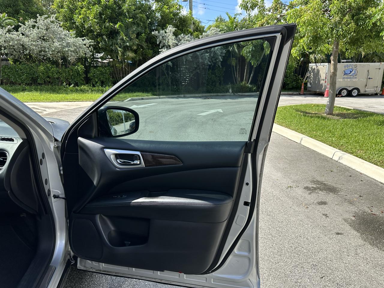 Nissan Pathfinder 2WD 4dr Platinum Hybrid 2014