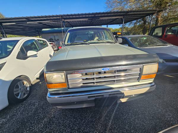 Ford Explorer XL 4-Door 4WD 1991