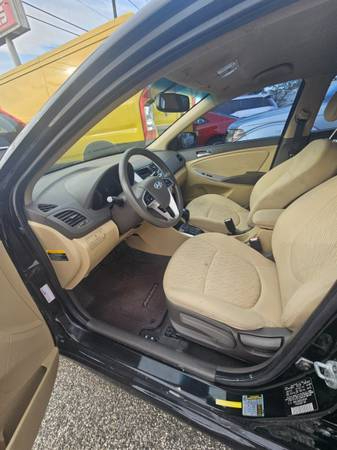 Hyundai Accent GLS 4-Door 2013