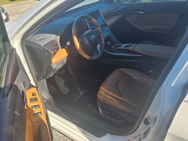 Toyota Avalon Hybrid XSE 2019