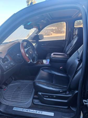 Chevrolet Avalanche LTZ 4WD 2012