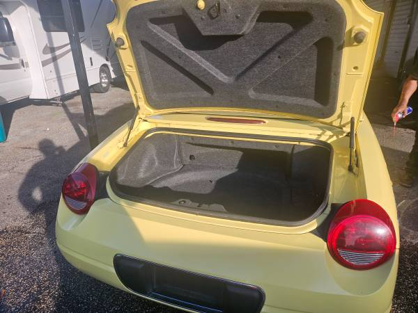 Ford Thunderbird Deluxe 2002