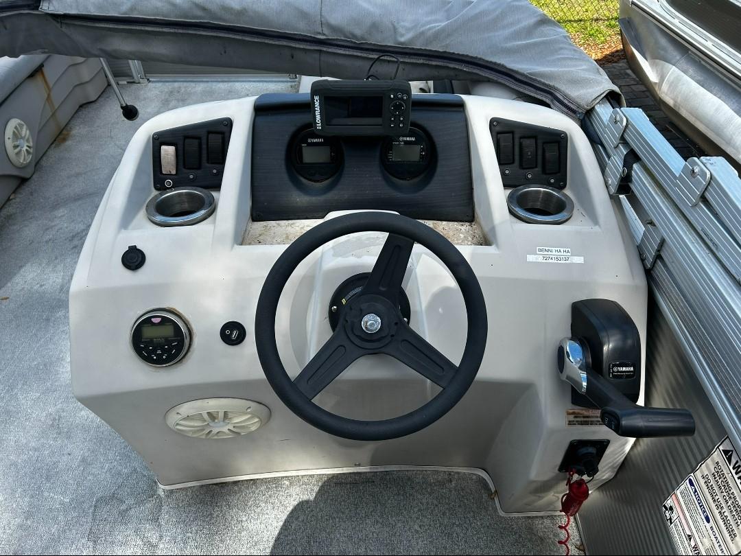 Bennington SX22  2019