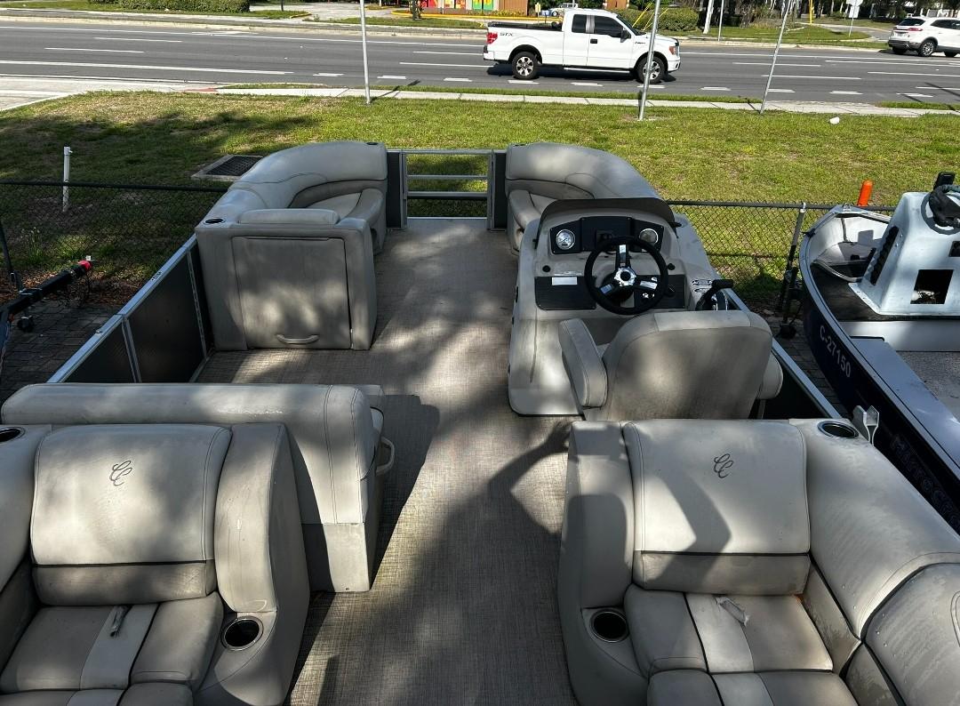 Bennington SX22  2019