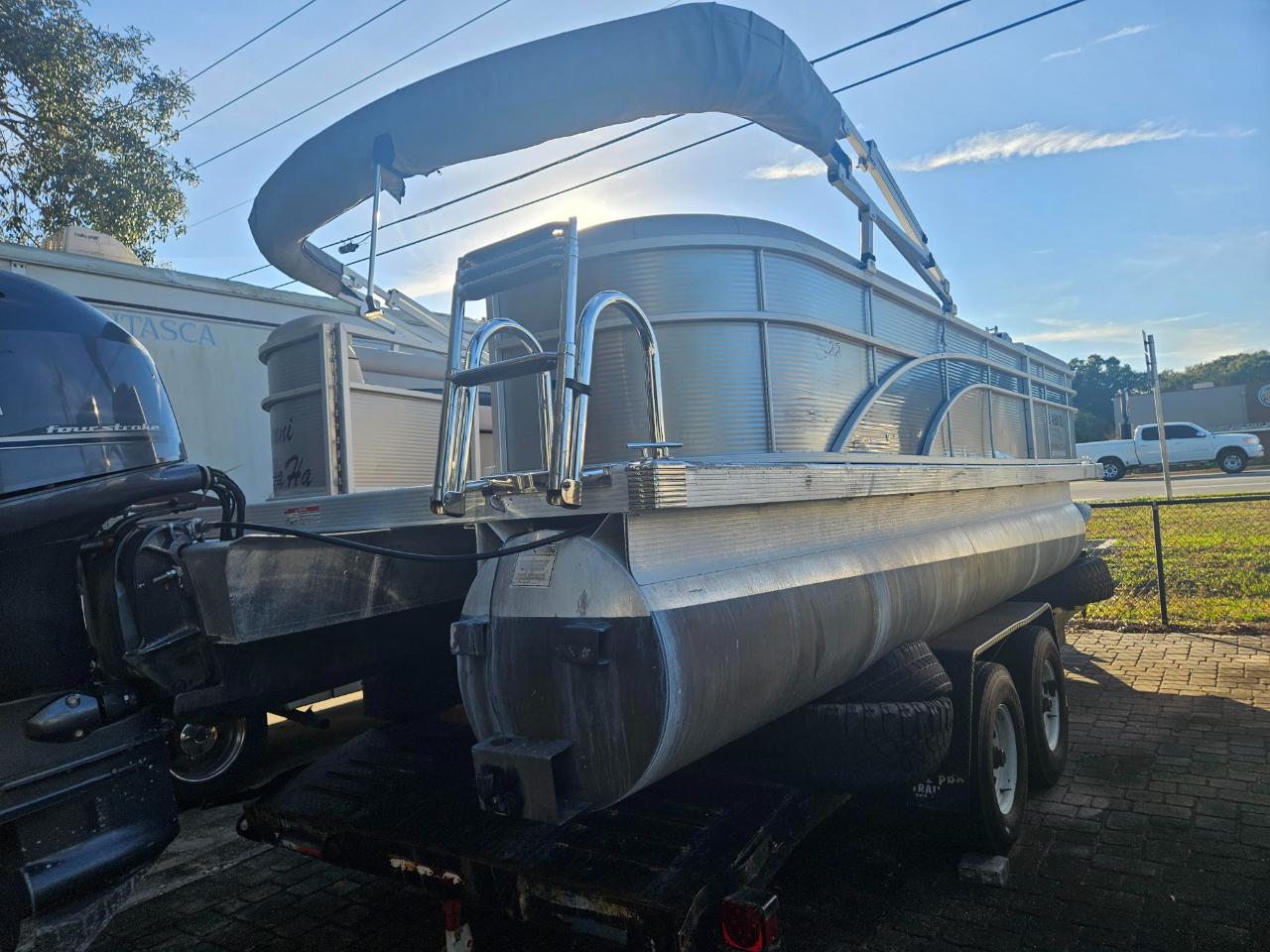 Bennington SX22  2019