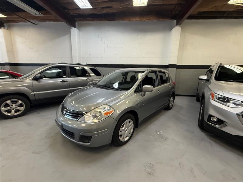 Nissan Versa 1.8 S Hatchback 2011